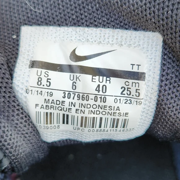 Nike Air Max 95 All Black Sneakers - Picture 6 of 6